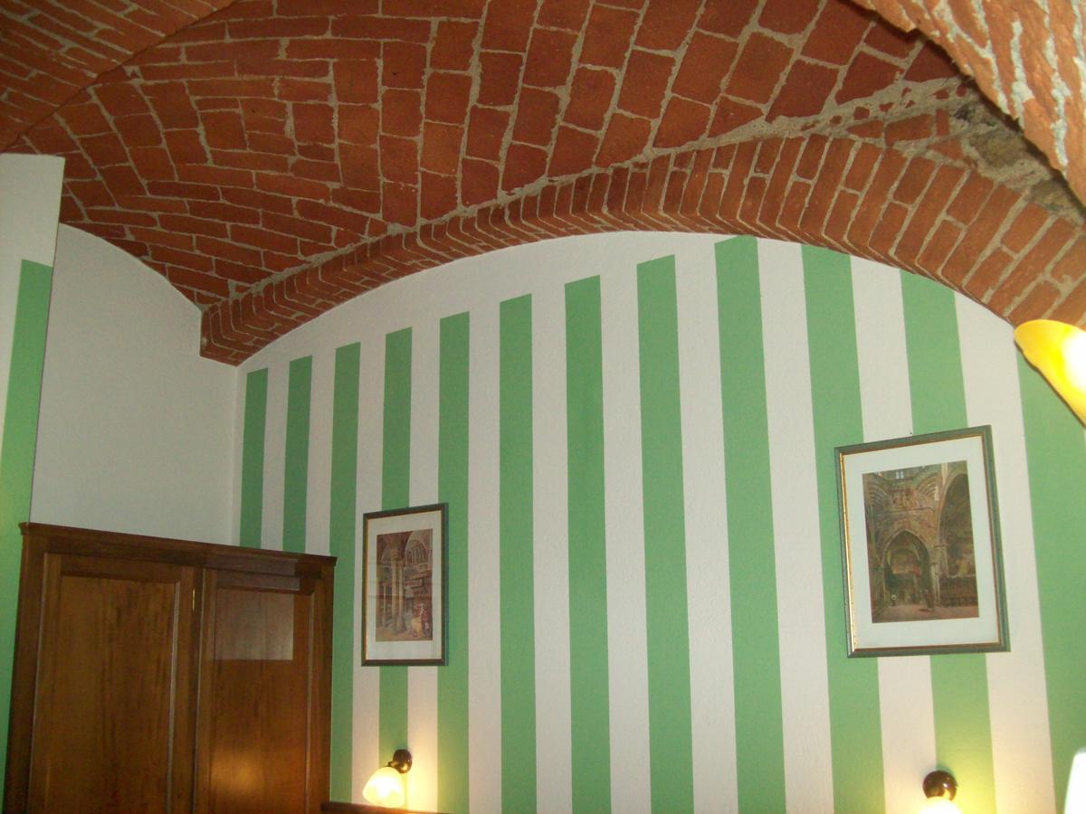 Hotel Excalibur Revello Esterno foto
