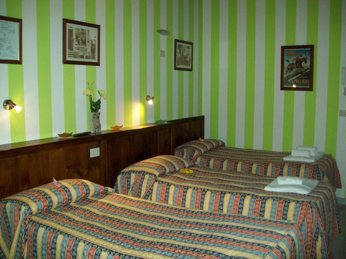 Hotel Excalibur Revello Esterno foto