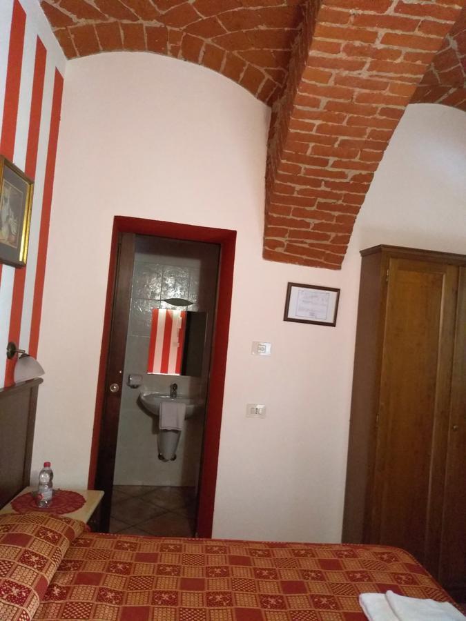 Hotel Excalibur Revello Esterno foto
